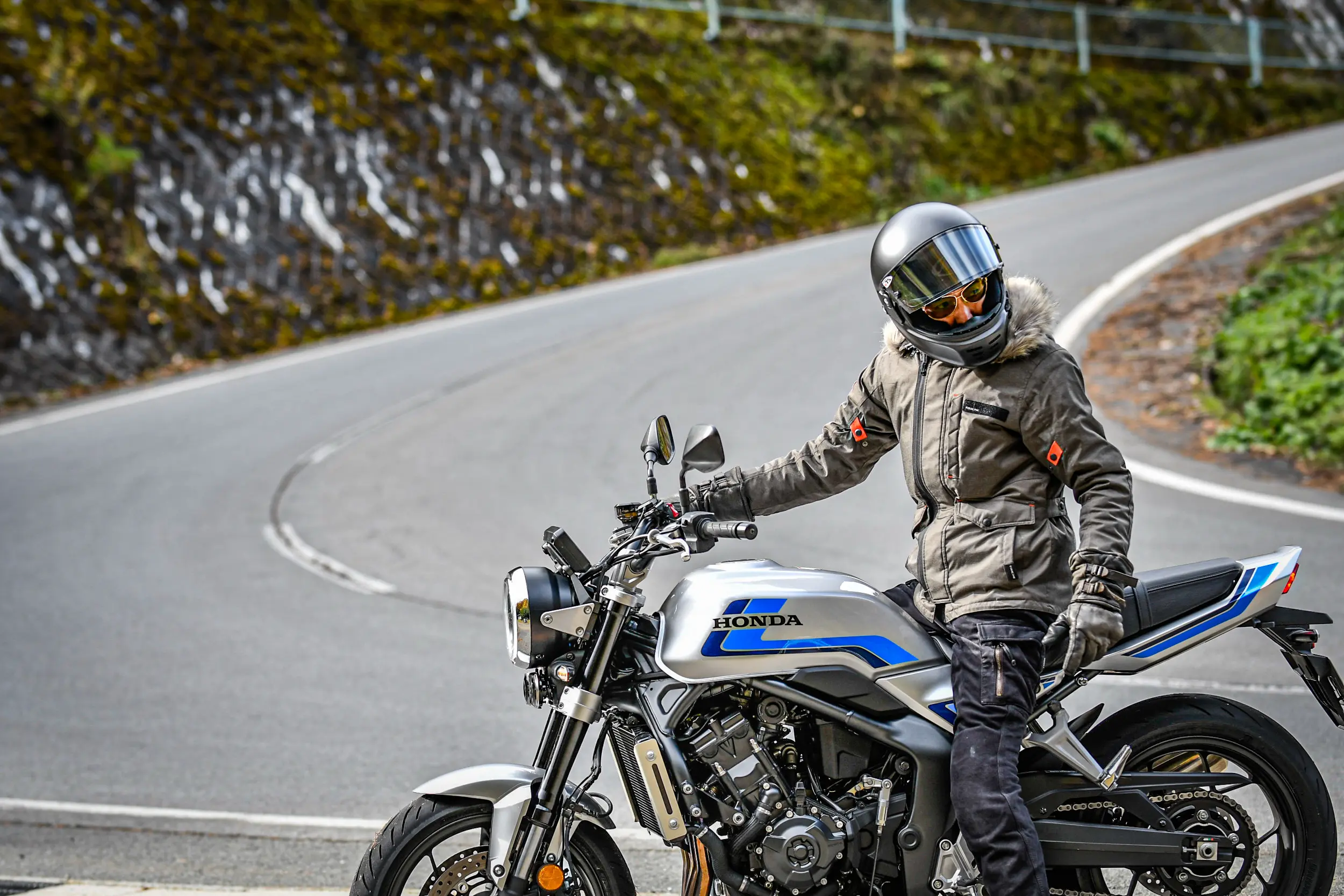 新型『CB1000F』は最高出力124馬力もあるのにコーナーがまるで怖くない