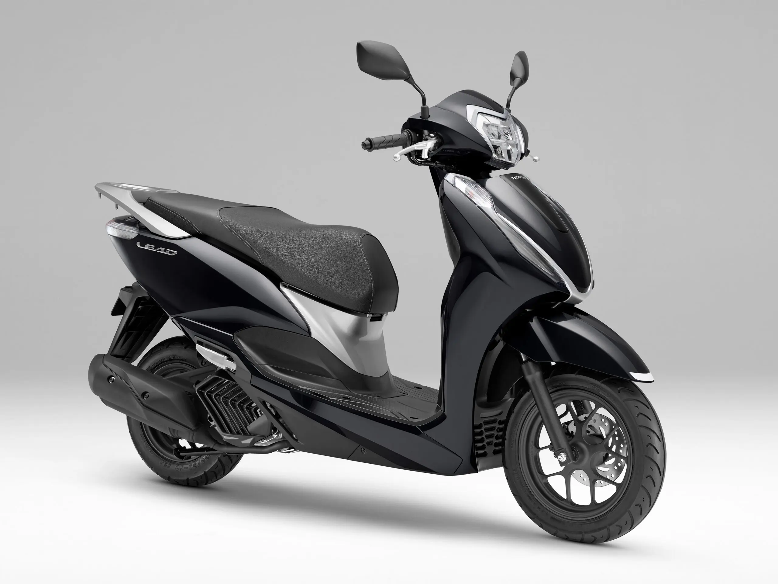 新車】シート下スペース約37Lでスマートキー＆USBソケットも標準装備