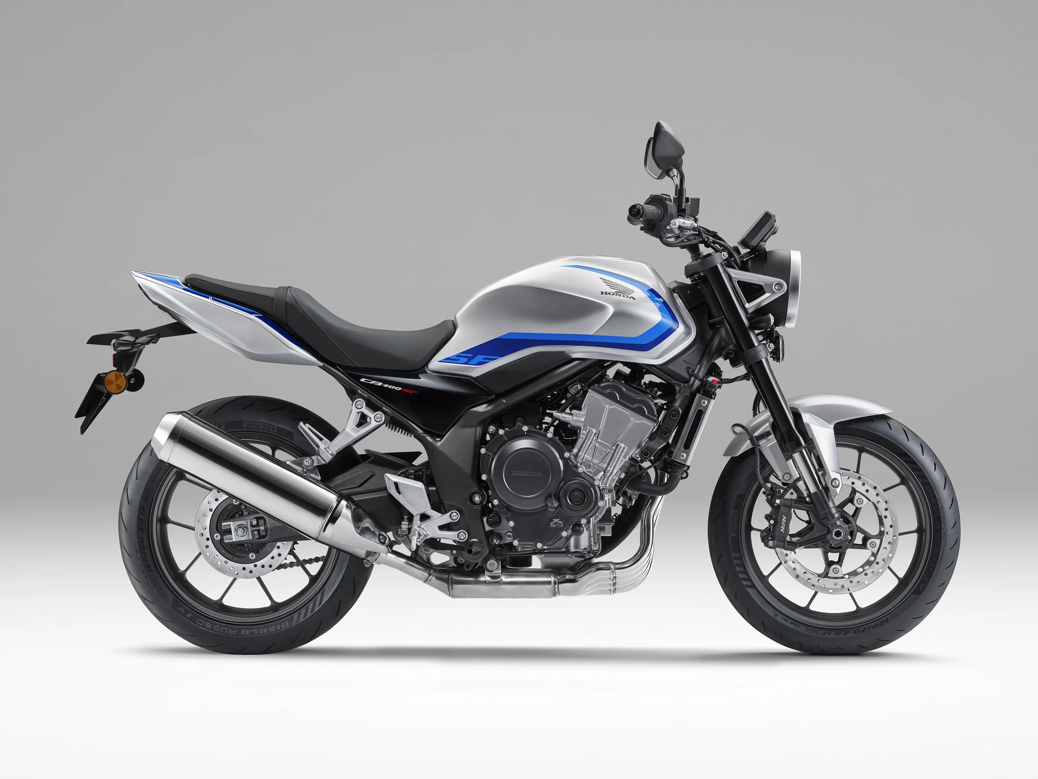 タ*シ様 HONDA ホワイトタンク バイクパーツ　CB400 公式】新型400ccネイキッド『CB400 SUPER FOUR E-Clutch』の価格と発売