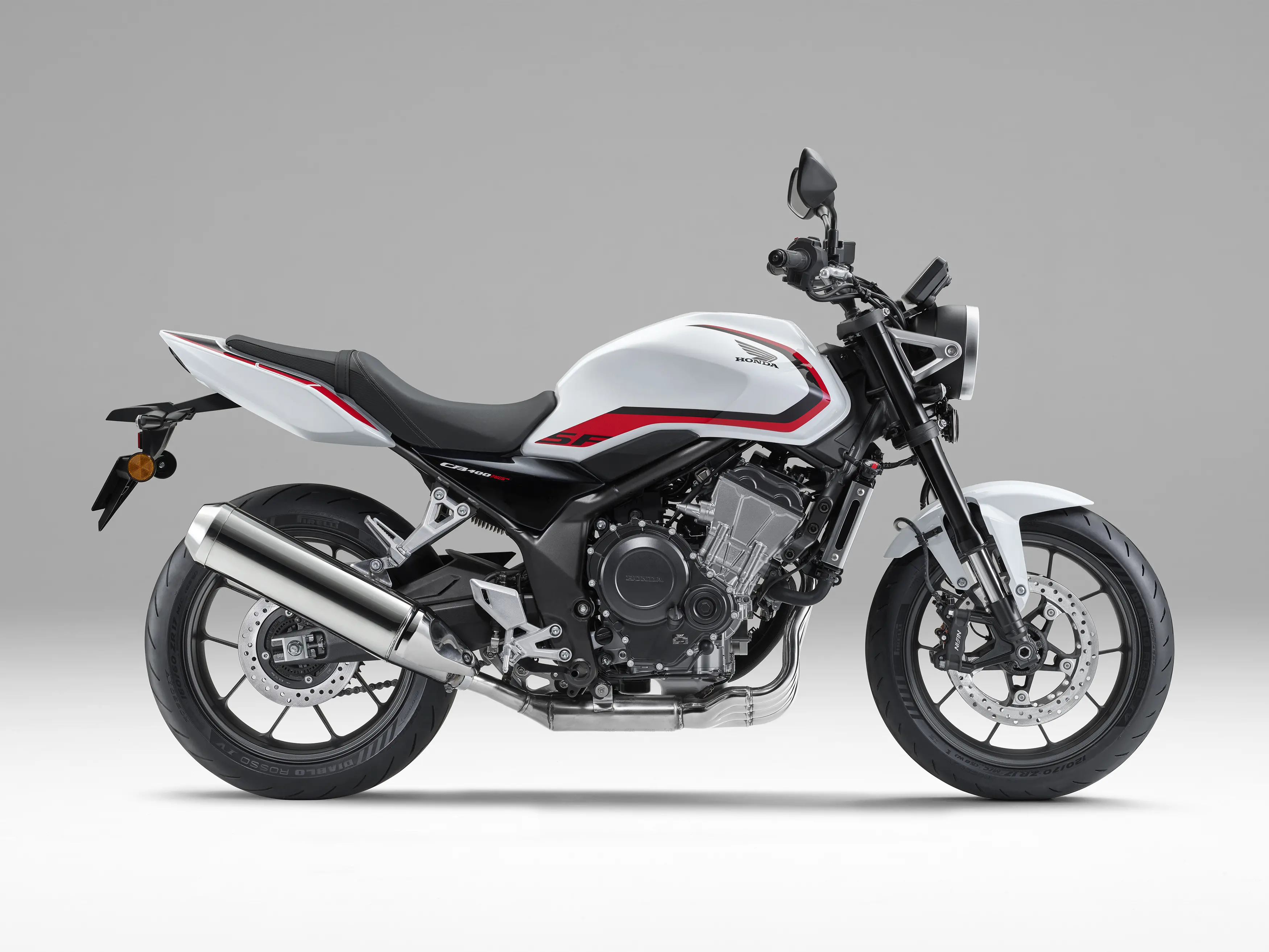 公式】新型400ccネイキッド『CB400 SUPER FOUR E-Clutch』の価格と発売