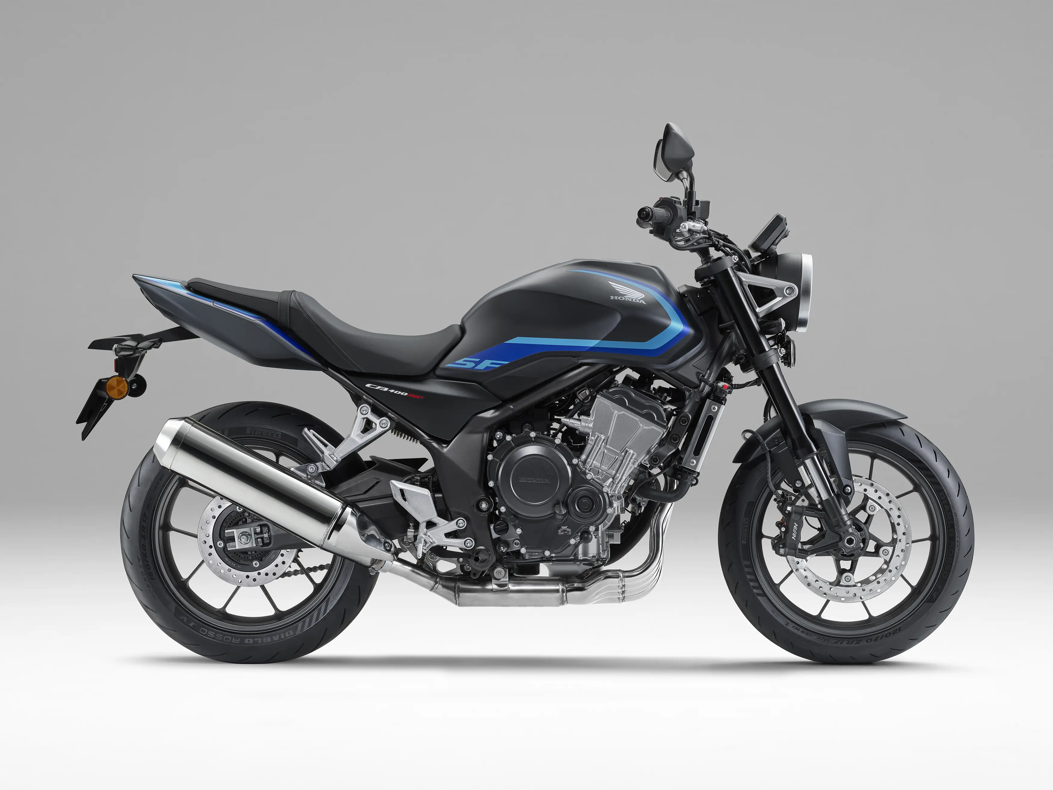 公式】新型400ccネイキッド『CB400 SUPER FOUR E-Clutch』の価格と発売
