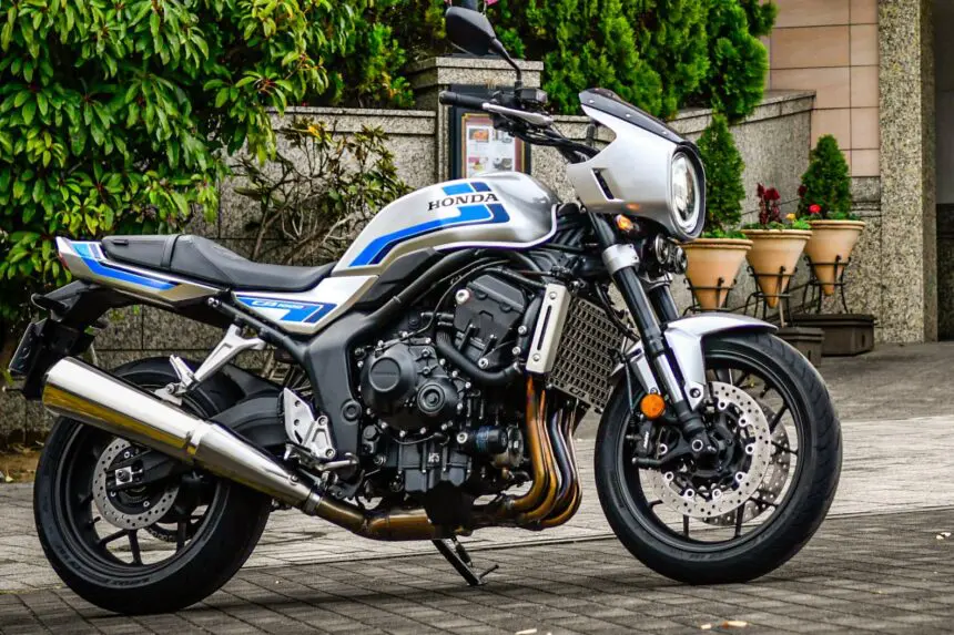 気になる】CB1000F SEの『ヘッドライトカウル』って防風性能は