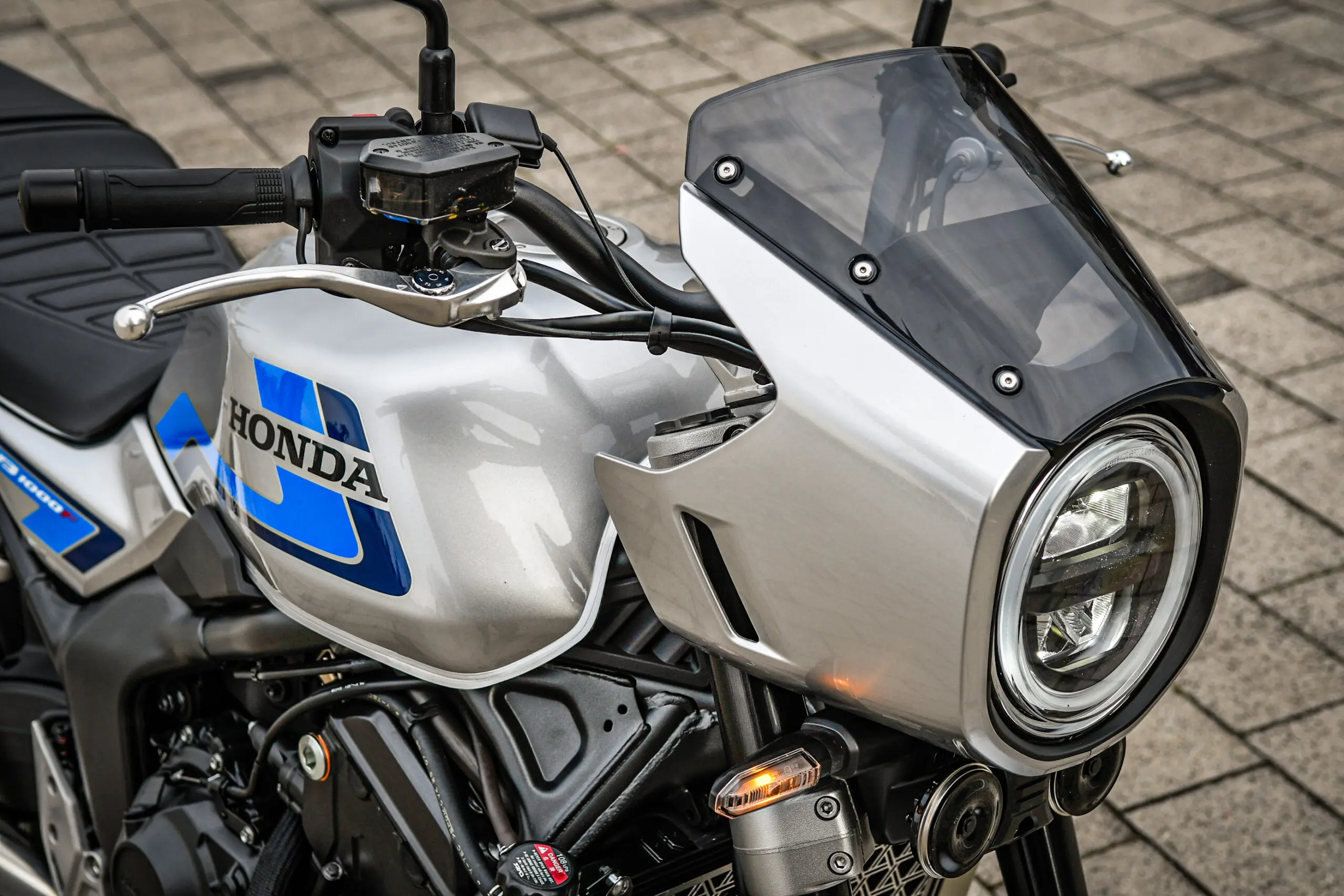 CB1000Fと『CB1000F SE』の違いって？ カウル付き『SE』とスタンダード