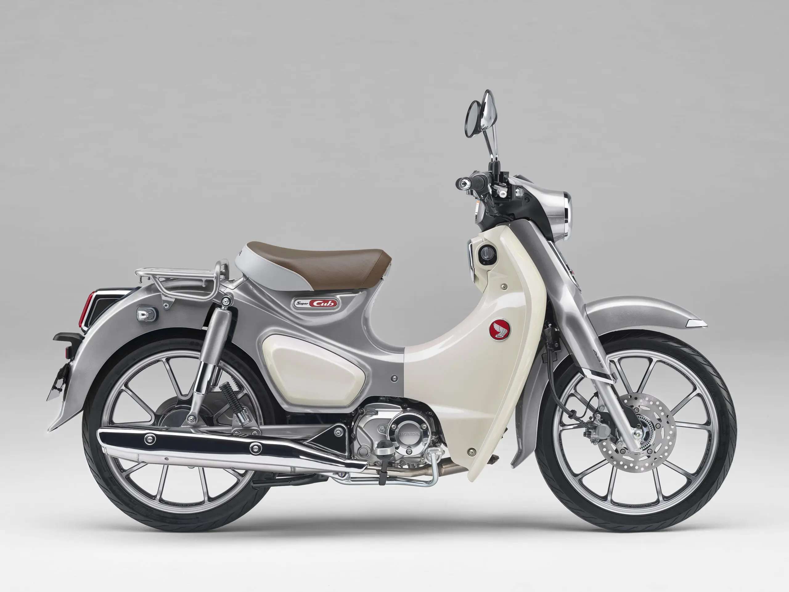 カスタムバイク？】伝統を継承する『スーパーカブ C125』に異変!? 上質 