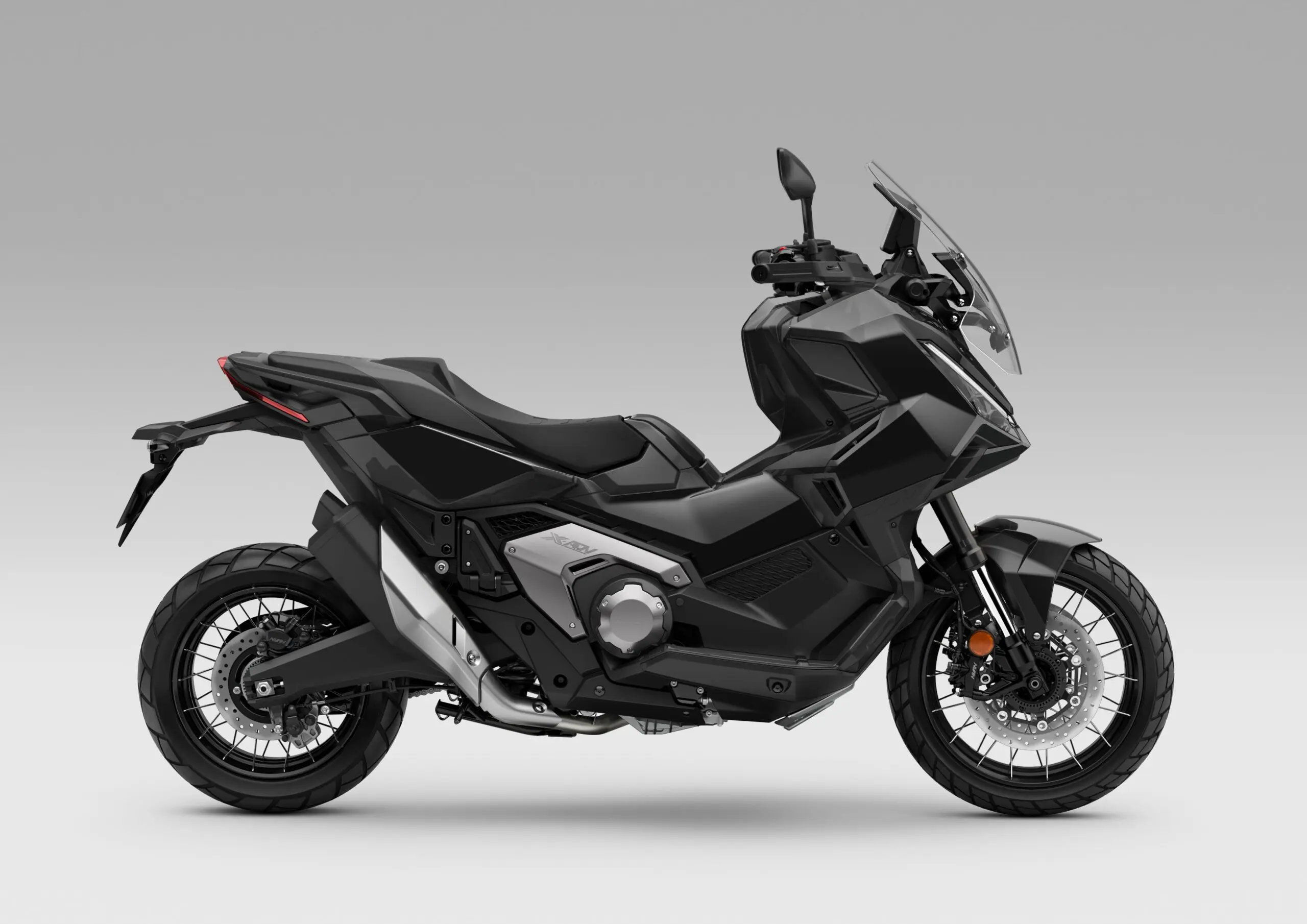 スポーティさがさらに増した『X-ADV』が新登場！ 新色トリコロール
